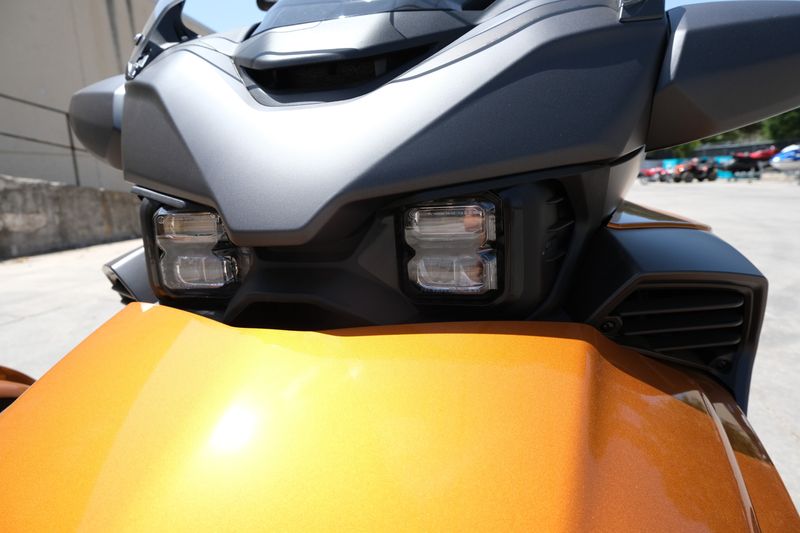 2024 Can-Am SPYDER F3 LIMITED SPECIAL SERIES COGNAC METALLICImage 19