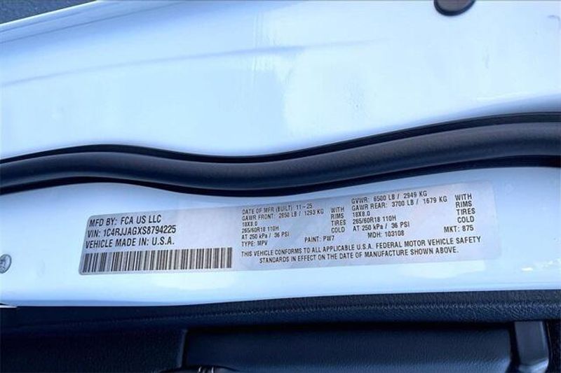 New 2025 Jeep Grand Cherokee L Laredo X 4x2Image 15