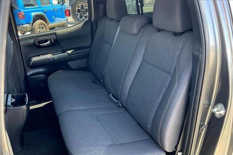 2017 Toyota Tacoma TRD Off-RoadImage 25