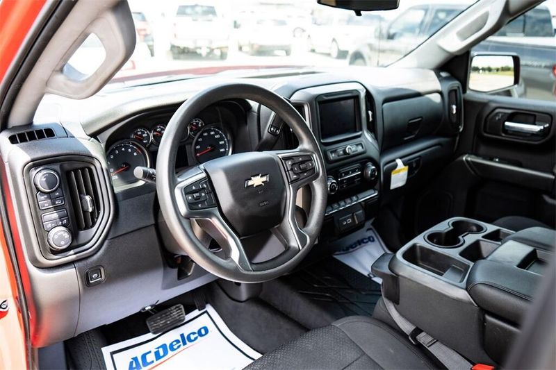 2022 Chevrolet Silverado 1500 Custom photo 11
