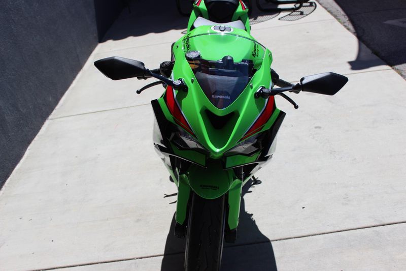 2024 Kawasaki Ninja�� ZX���-6R ABS Image 2