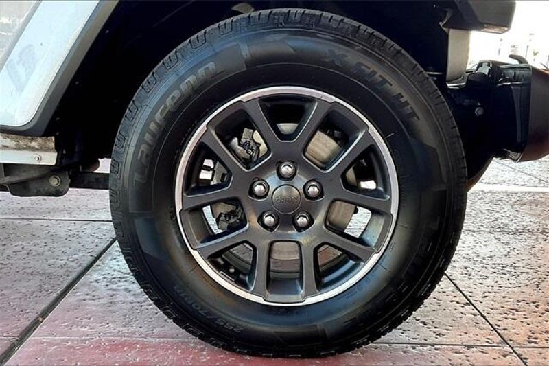 2021 Jeep Gladiator Sport photo 8