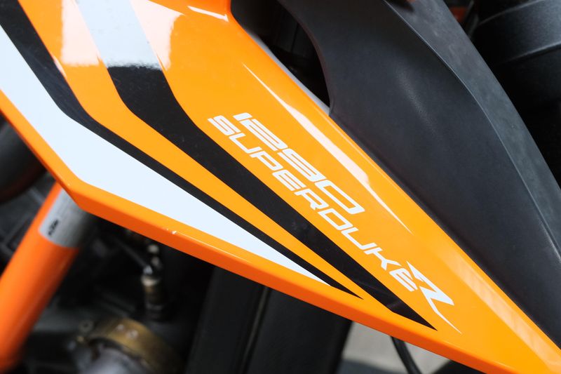 USED 2022 KTM SUPER DUKE 1290 R EVO Image 11