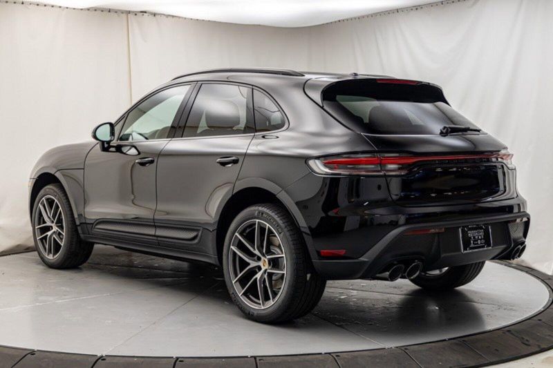 2024 Porsche Macan Image 3