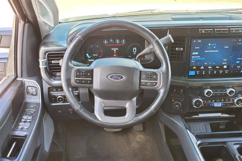 2024 Ford F-350 Lariat photo 25