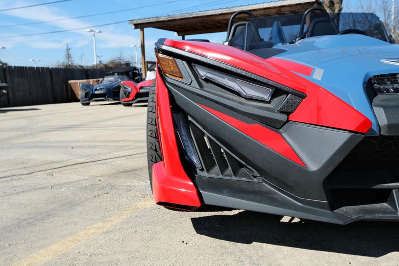 NEW 2025 POLARIS SLINGSHOT SLR AUTODRIVE  in a ROYAL RED exterior color. Family PowerSports (877) 886-1997 familypowersports.com 