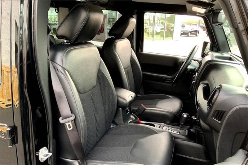 Used 2017 Jeep Wrangler JK Unlimited SaharaImage 6