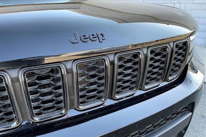 Used 2024 Jeep Grand Cherokee L AltitudeImage 30