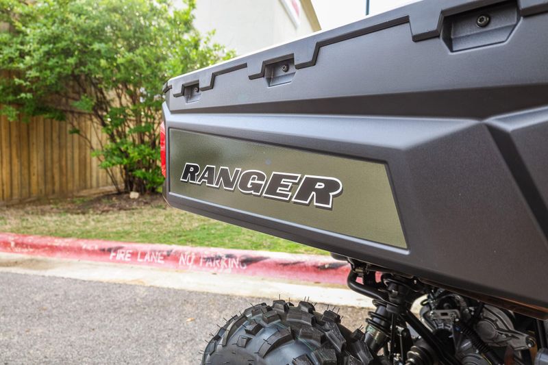 New 2025 Polaris RANGER CREW 570 FULLSIZE  SAGE GREEN Image 8
