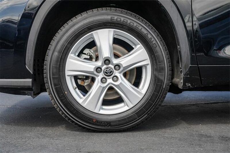 2023 Toyota Highlander LEImage 11
