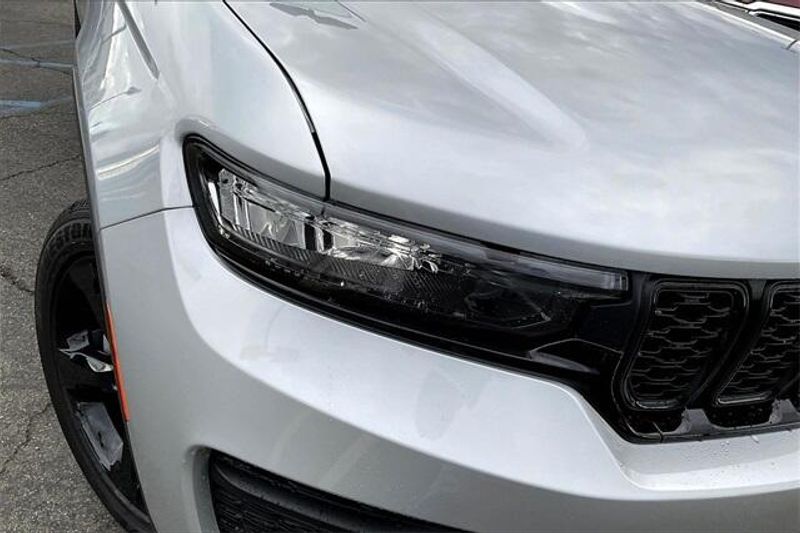 New 2025 Jeep Grand Cherokee Altitude 4x2Image 11