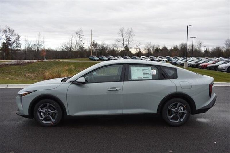 New 2025 Kia K4 LXSImage 7