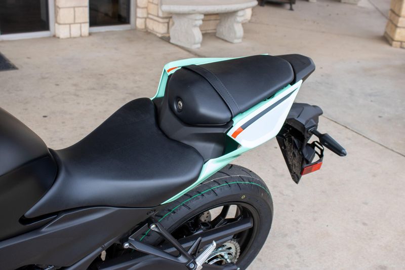 NEW 2026 YAMAHA YZFR3 ABS Image 11