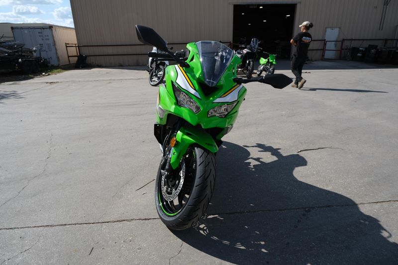 2025 Kawasaki NINJA 500 KRT EDITION LIME GREEN AND EBONY AND PEARL BLIZZARD WHITEImage 20