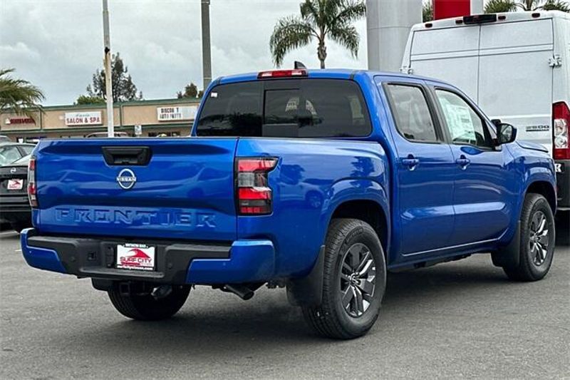 New 2025 Nissan Frontier SVImage 3