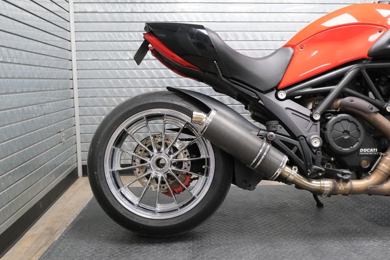 USED 2015 DUCATI DIAVEL Image 11