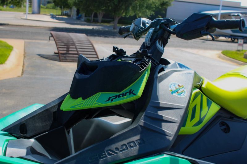 2021 SEADOO SPARK 3 UP GREEN Image 9