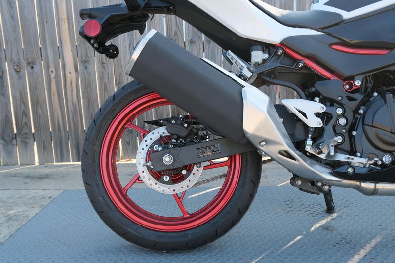 NEW 2026 KAWASAKI Z500 SE ABS Image 19