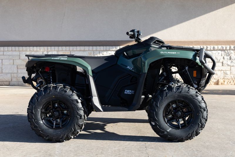 2024 CAN-AM ATV OUTL PRO HD5 GN 24 in a GREEN exterior color. Family PowerSports (877) 886-1997 familypowersports.com 