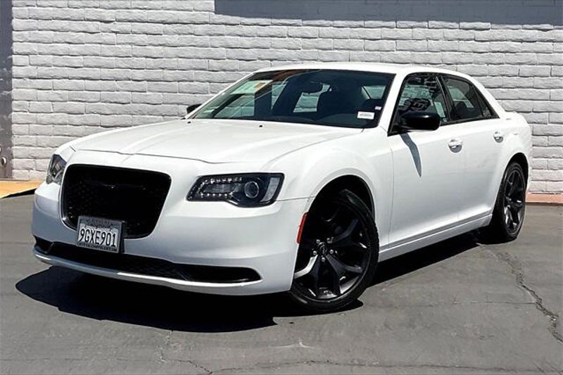 2023 Chrysler 300 TouringImage 1