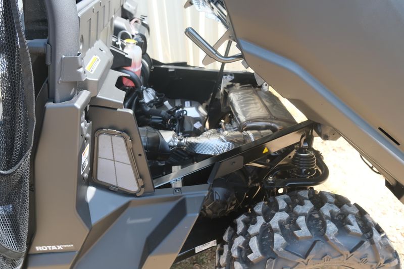 2025 Can-Am DEFENDER DPS HD9 STEALTH BLACK Image 13