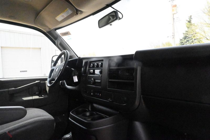 2023 GMC Savana Passenger LSImage 20