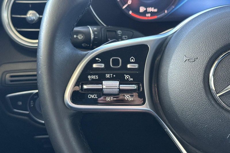 Used 2022 Mercedes-Benz GLC 300Image 27