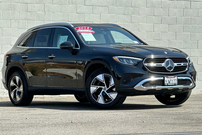 2024 Mercedes-Benz GLC 300Image 2