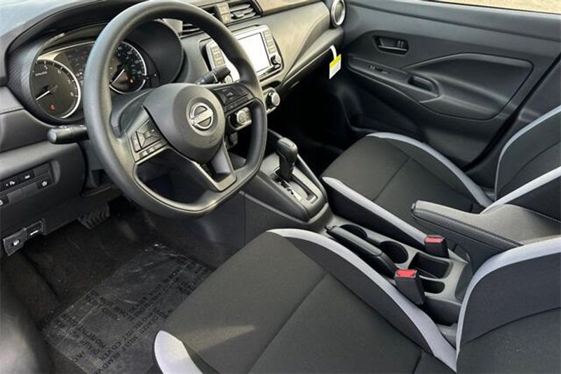 2025 Nissan Versa 1.6 SImage 7