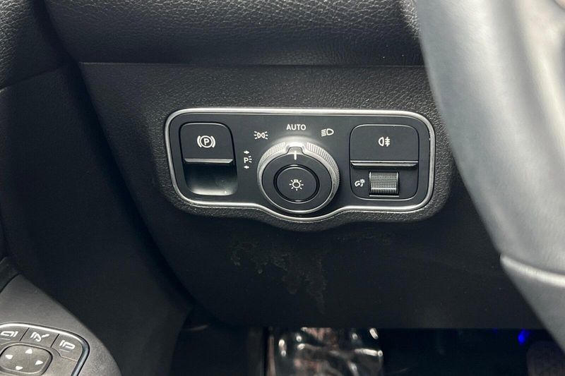2023 Mercedes-Benz EQB 250+Image 32