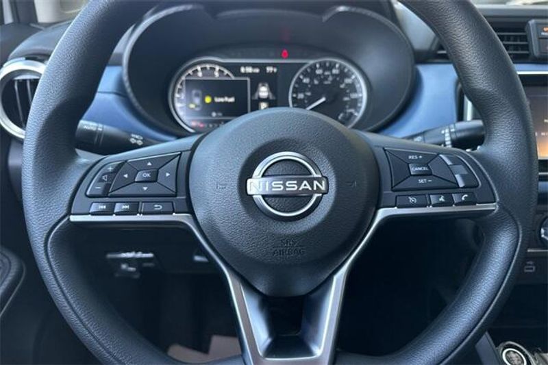 New 2025 Nissan Versa 1.6 SVImage 19