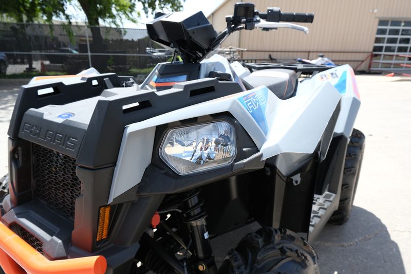 2024 Polaris SCRAMBLER 850 STORM GRAY AND RADAR BLUEImage 12