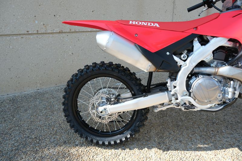 2025 Honda CRF450R REDImage 8