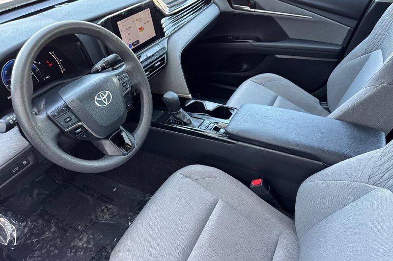Used 2025 Toyota Camry LEImage 9