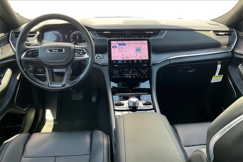 2025 Jeep Grand Cherokee L photo 4