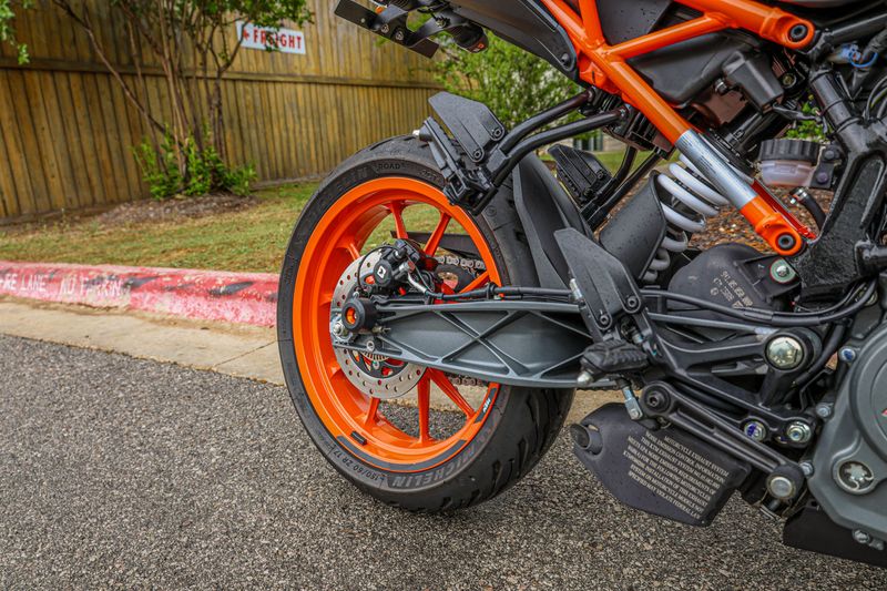 USED 2022 KTM DUKE 200 Image 10