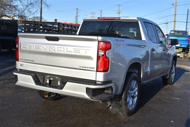 2021 Chevrolet Silverado 1500 CustomImage 3