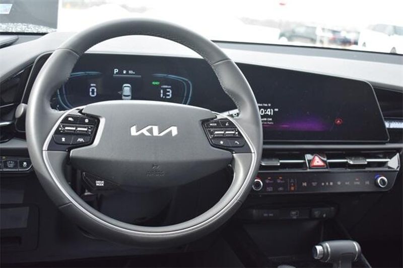 New 2025 Kia Niro EX TouringImage 18