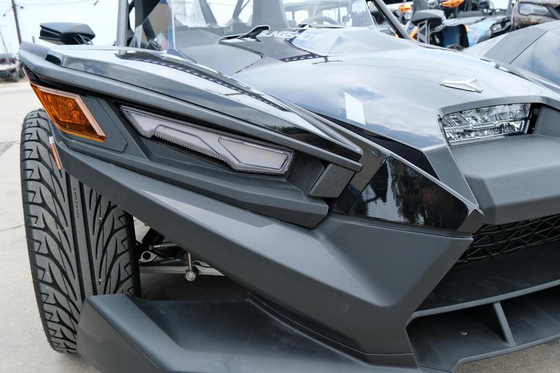 NEW 2025 POLARIS SLINGSHOT SL AUTODRIVE  in a JET BLACK exterior color. Family PowerSports (877) 886-1997 familypowersports.com 