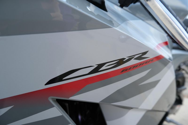 2025 Honda CBR600RR DEEP PEARL GRAYImage 27