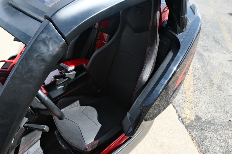 2020 Polaris SLINGSHOT R BLACK AND RED Image 20