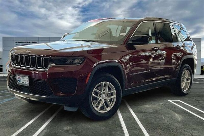 2025 Jeep Grand Cherokee Laredo X 4x4Image 1