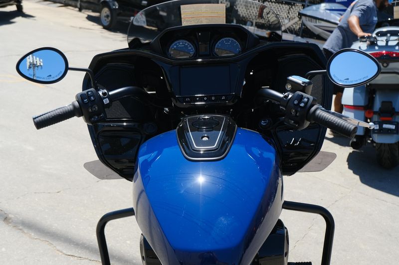 NEW 2025 INDIAN MOTORCYCLE CHALLENGER DARK HORSE Image 15