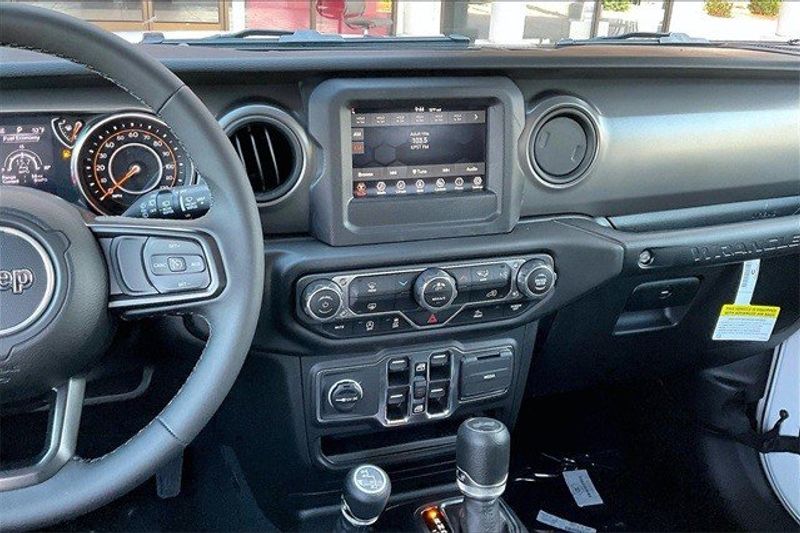 2023 Jeep Wrangler 4-door High Tide 4x4Image 5