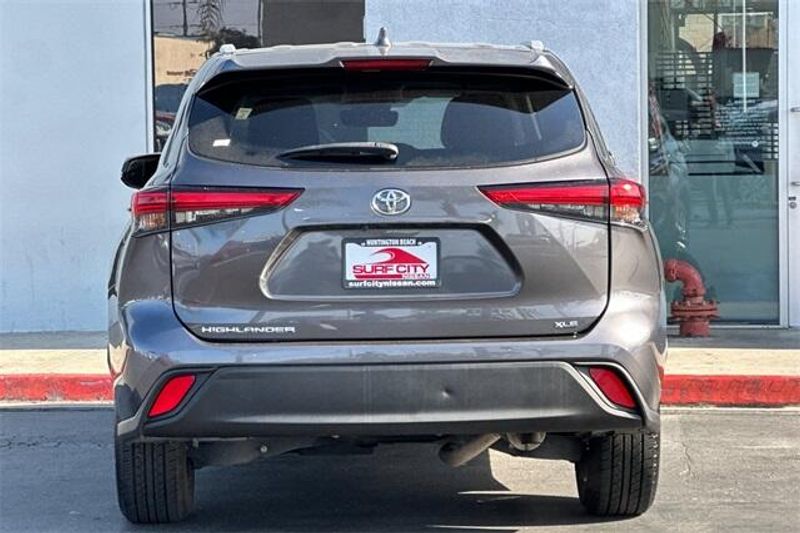 2022 Toyota Highlander XLEImage 5