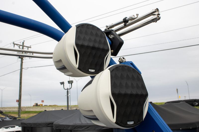 USED 2022 MALIBU M240 Image 19