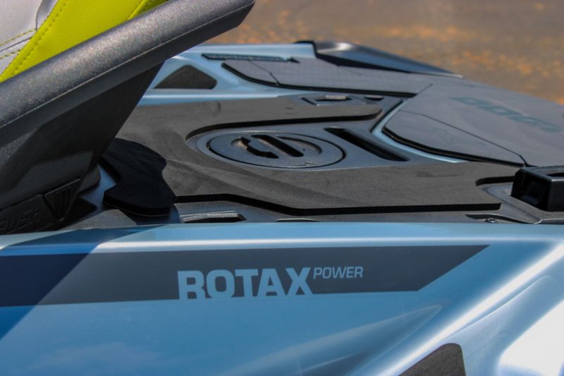 2025 SEADOO RXPX 325 WITH SOUND SYSTEM ICE METAL AND MANTA GREEN Image 29