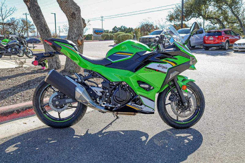 2025 Kawasaki NINJA 500 KRT EDITION SE ABS LIME GREEN AND EBONY AND PEARL BLIZZARD WHITEImage 13