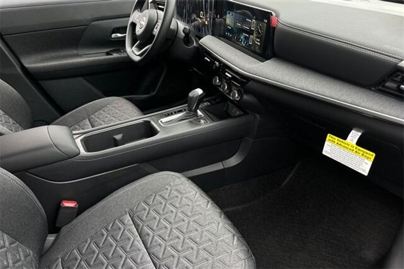 New 2025 Nissan Kicks SVImage 13