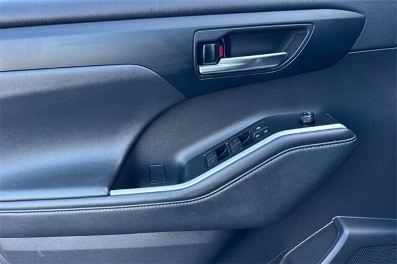 2022 Toyota Highlander XLEImage 9